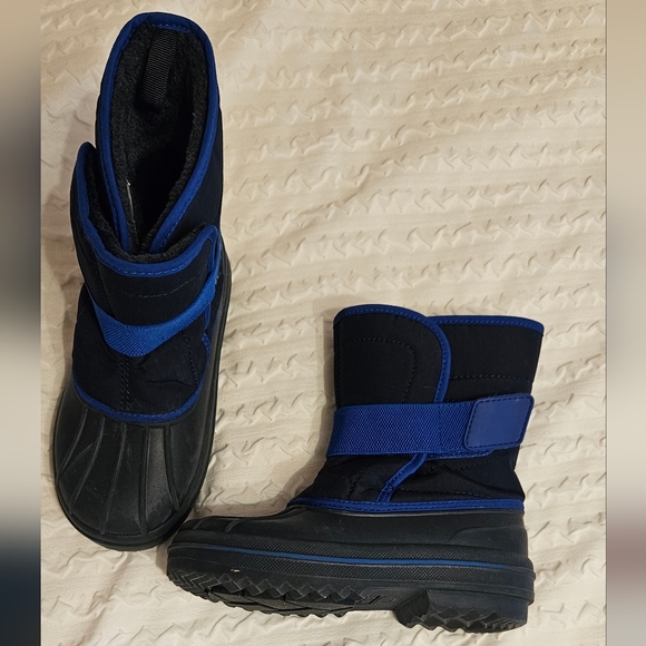 Children's Place boy's snow boot size 11 - Picture 1 of 2